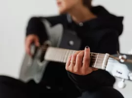 Guía completa para cambiar las cuerdas de guitarra de forma fácil y rápida